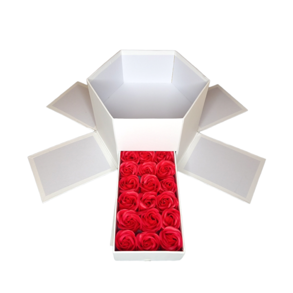 Cutie cadou carton cu trandafiri din sapun, alba - 58 - Cadou